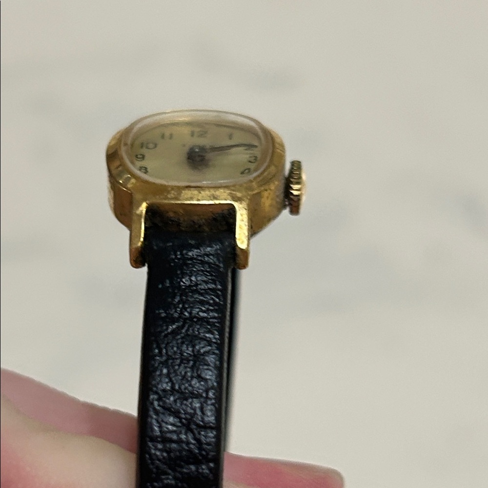 Vintage Timex Gold Case with Black Strap Watch - Picture 8 of 11